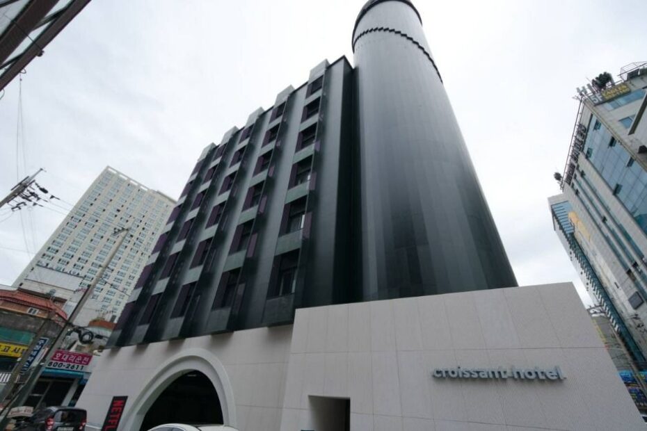 Croissant Hotel Guri